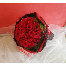 Hand Bouquet of 50 Stalks of Valentine Day Red Roses